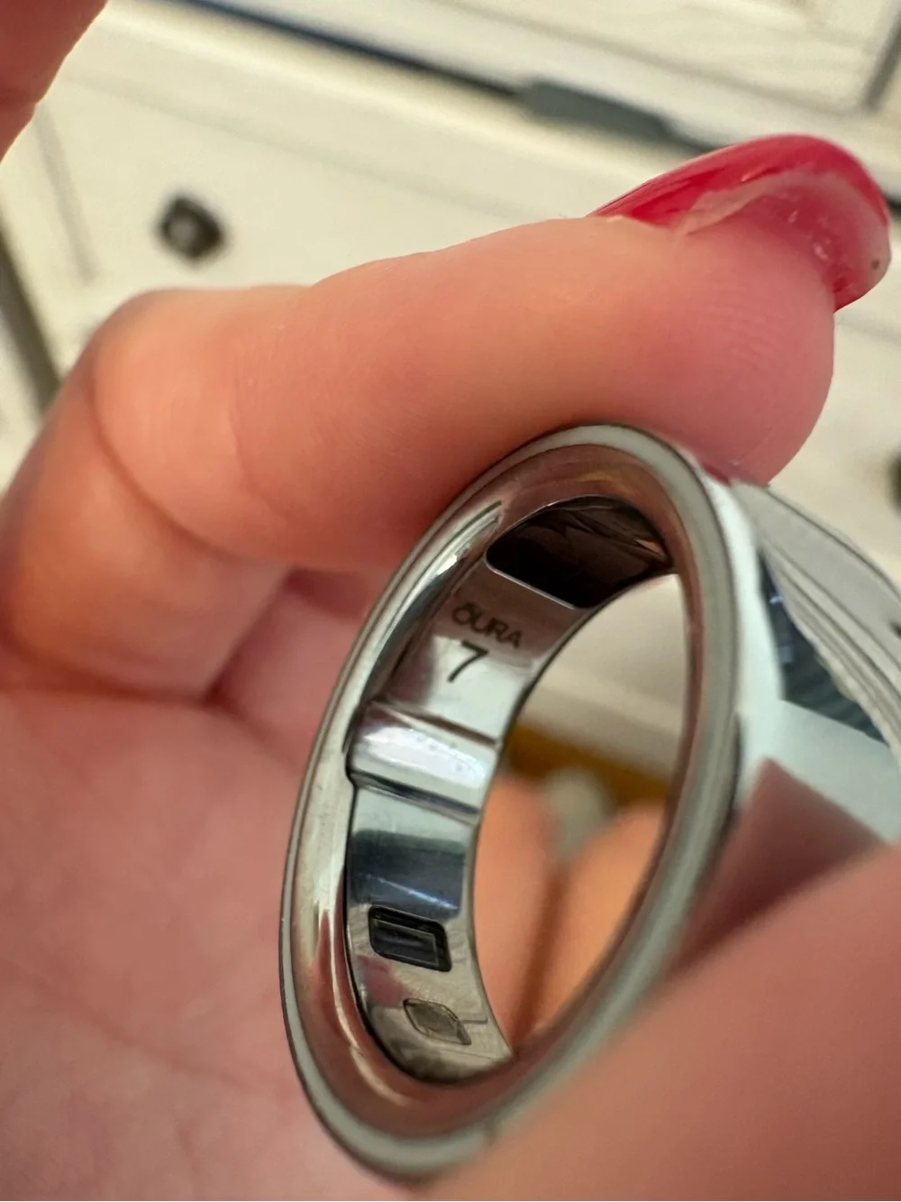 Oura Ring 4 in Silver Metal Finish